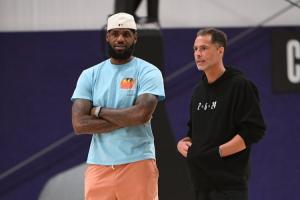 NBA雷霆vs勇士_NBA雷霆vs勇士免下载直播_NBA雷霆vs勇士网页直接观看